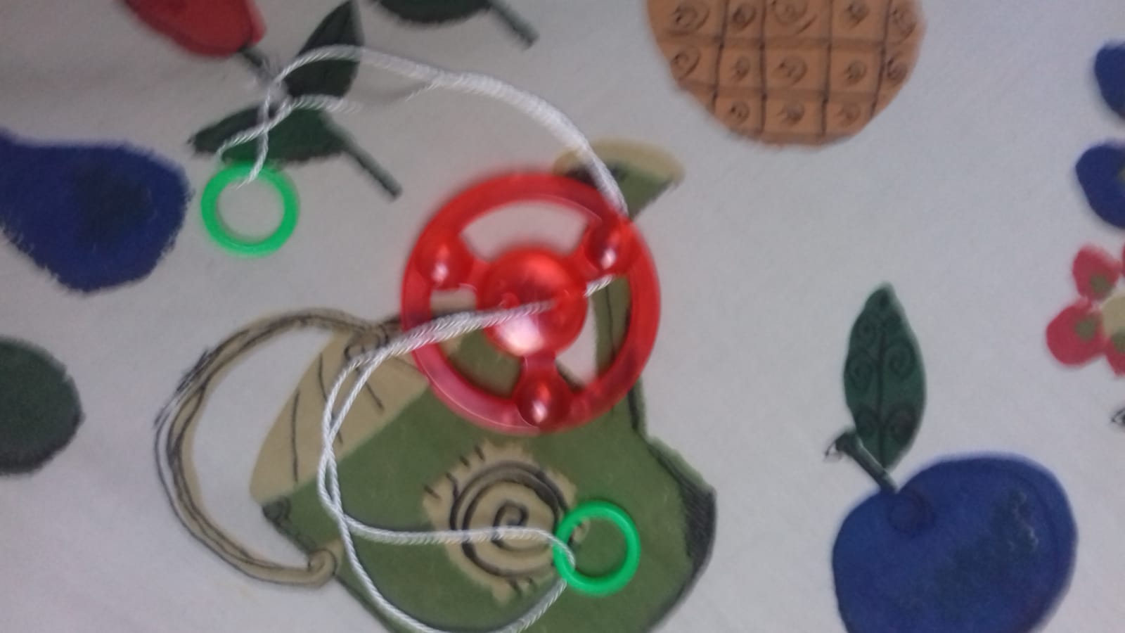 Yoyo/Ioio clasic roșu cu inele verzi